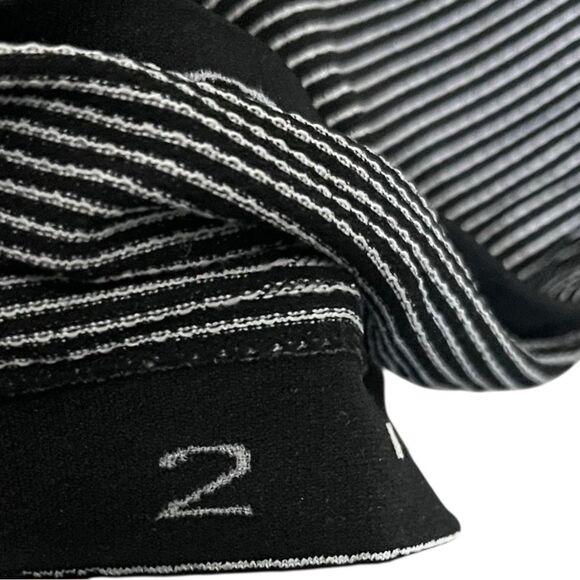 Lululemon Run Swiftly Tech Racerback Tank Stripe Black White Women’s Size 2 Gym - Picture 5 of 6